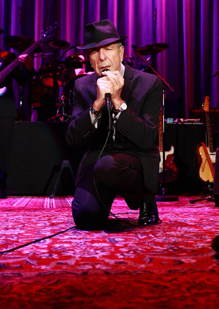 10. Zadnji album Leonarda Cohena “Thanks for the Dance” pripada nizu herojskih radova snimljenih u trenutku kad je autor znao da umire. No, ni ta turobna životna situacija ne umanjuje kreativne domete jednog od najvažnijih svjetskih glazbenika i pjesnika koji je odavno mogao primiti Nobelovu nagradu.