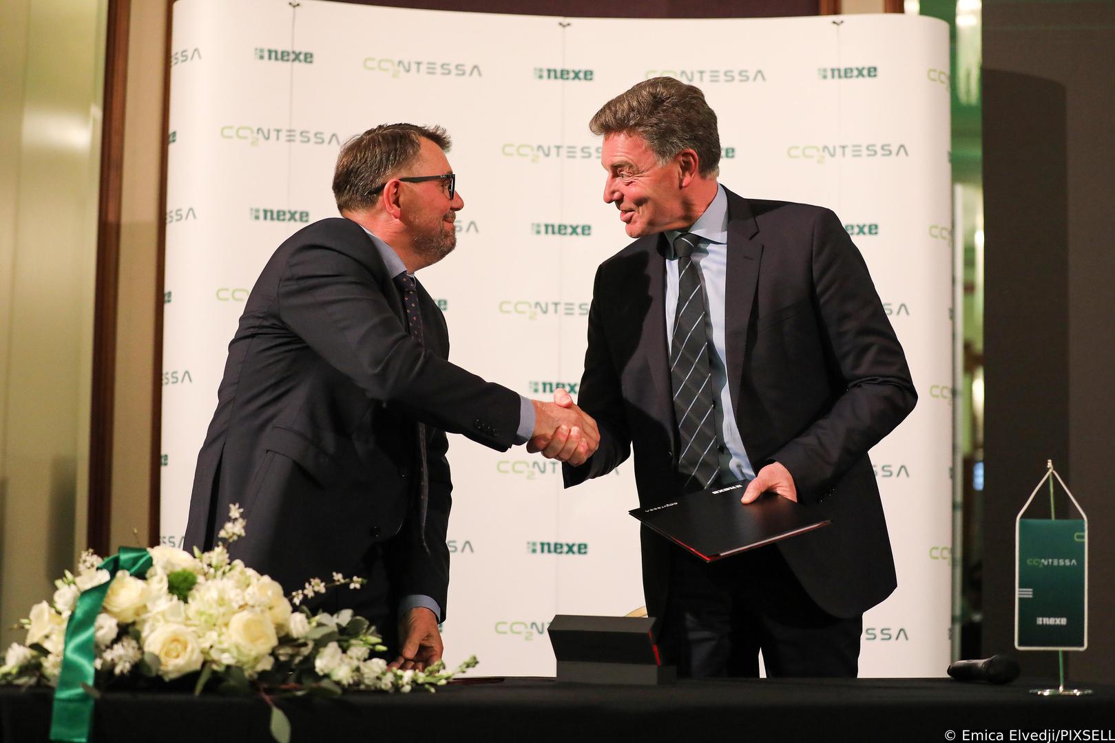 14.03.2023., Zagreb - Predstavljanje projekta CO2NTESSA i potpisivanje ugovora izmedju tvrtke NEXE d.d. i korporacije ThyssenKrupp za postrojenje na bazi PureOxyfuel tehnologije. Uz predstavljanje ovog inovativnog projekta koji omogucuje proizvodnju potpuno jedinstvenog CO2 neutralnog cementa. Predsjednik Uprave NEXE-a Ivan Ergovic i clan Uprave Thyssenkruppa Frank Ruoss potpisali su ugovor vrijedan 400 milijuna eura. Photo: Emica Elvedji/PIXSELL