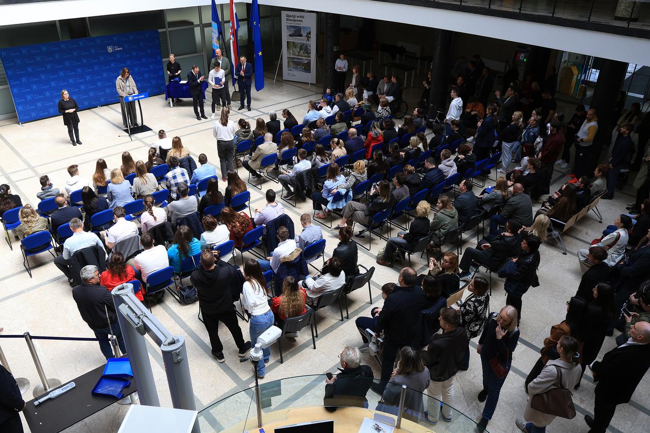 Zagreb: Gradonačelnik Tomislav Tomašević uručio stipendije učenicima i studentima s invaliditetom