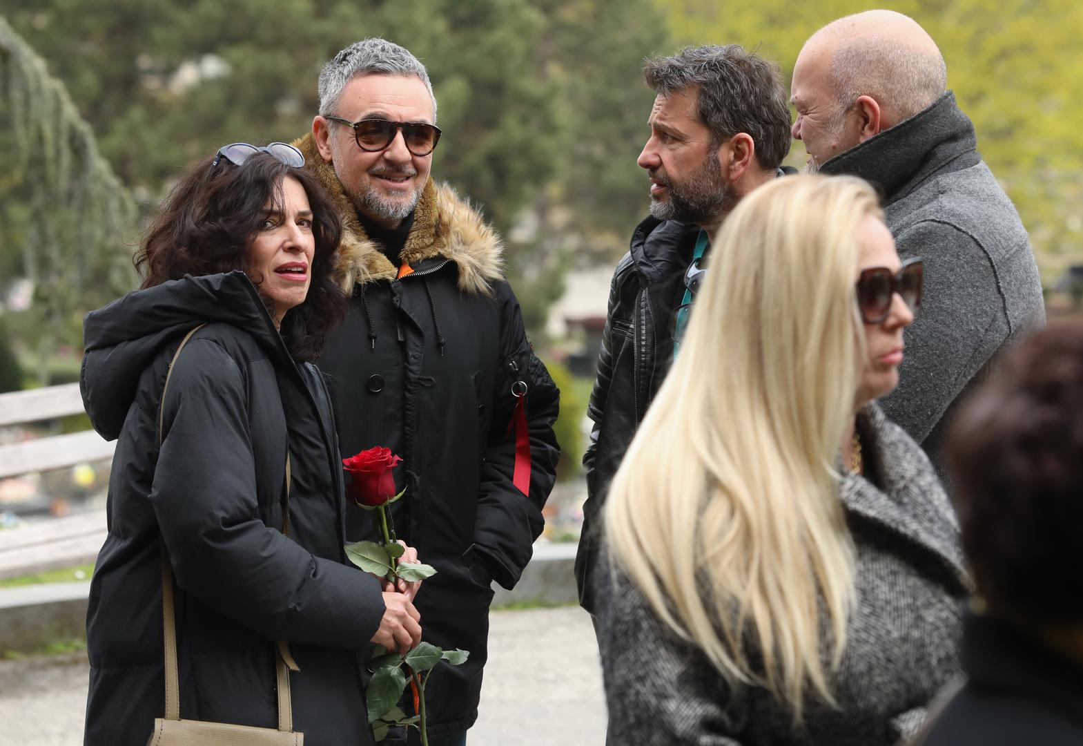 Među njima su bili Sandi Cenov, operna pjevačica Sandra Bagarić, Ivana Husar Mlinac sa suprugom Ninom Mlincem te glazbena diva Radojka Šverko. Njezino pojavljivanje bilo je jedno od rjeđih u javnosti, a ostala je dosljedna svojoj eleganciji, odjevena u smeđu bundu s upečatljivim crnim šeširom.