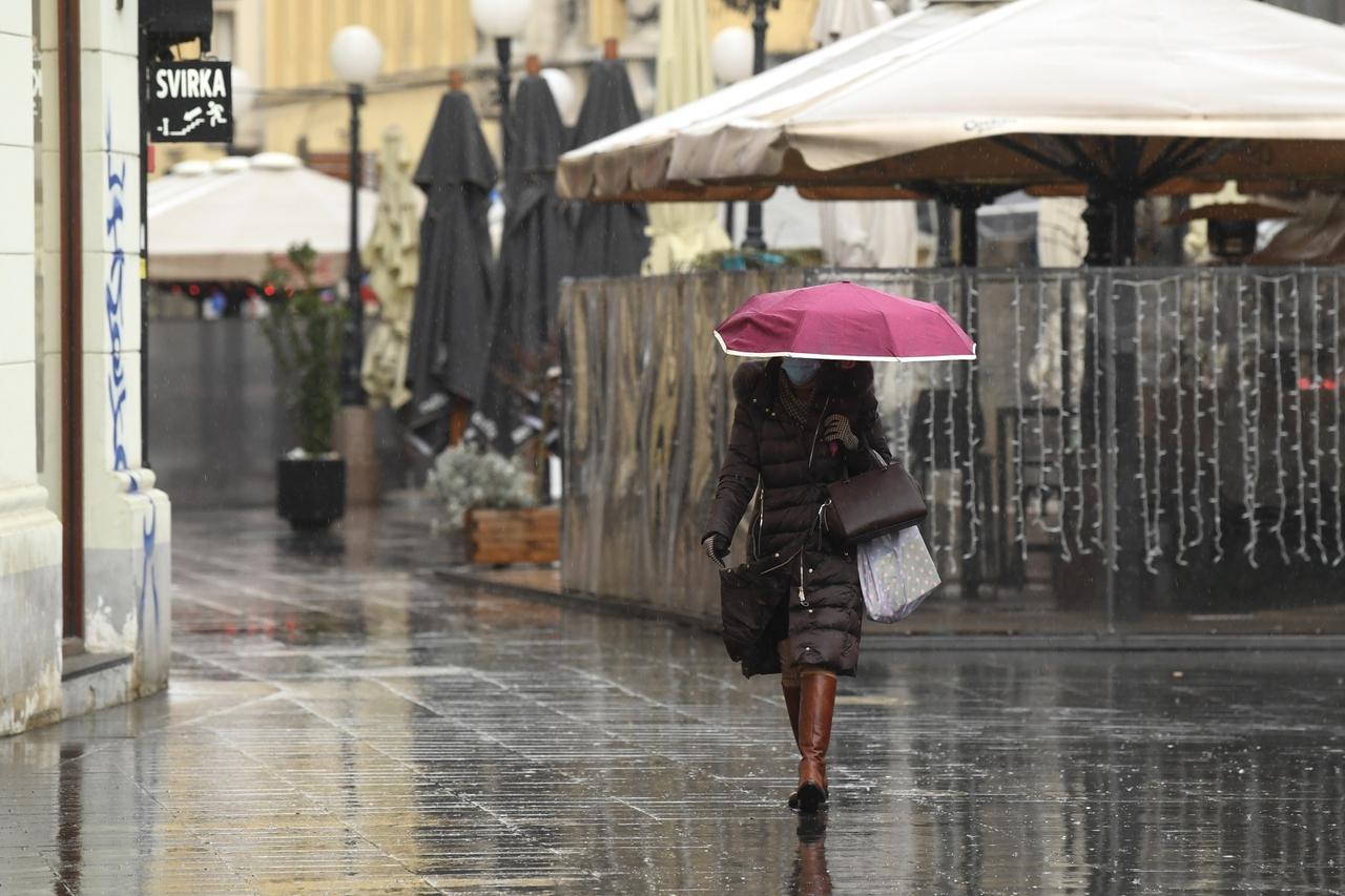 Zagreb: Nakon dužeg sunčanog razdoblja pala je najavljena kiša
