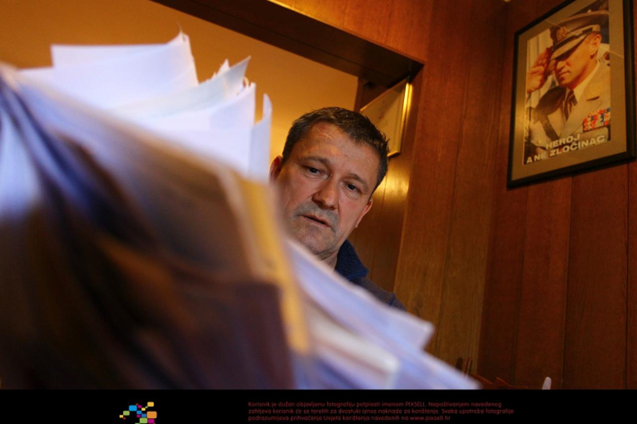 \'01.03..2012., Samobor- Umirovljeni branitelj Luka Bakic kojem je mirovnsko stavilo obustavu na mirovinu od 83 posto mirovine zbog alimentacije. Photo: Boris Scitar/VLM/PIXSELL\'