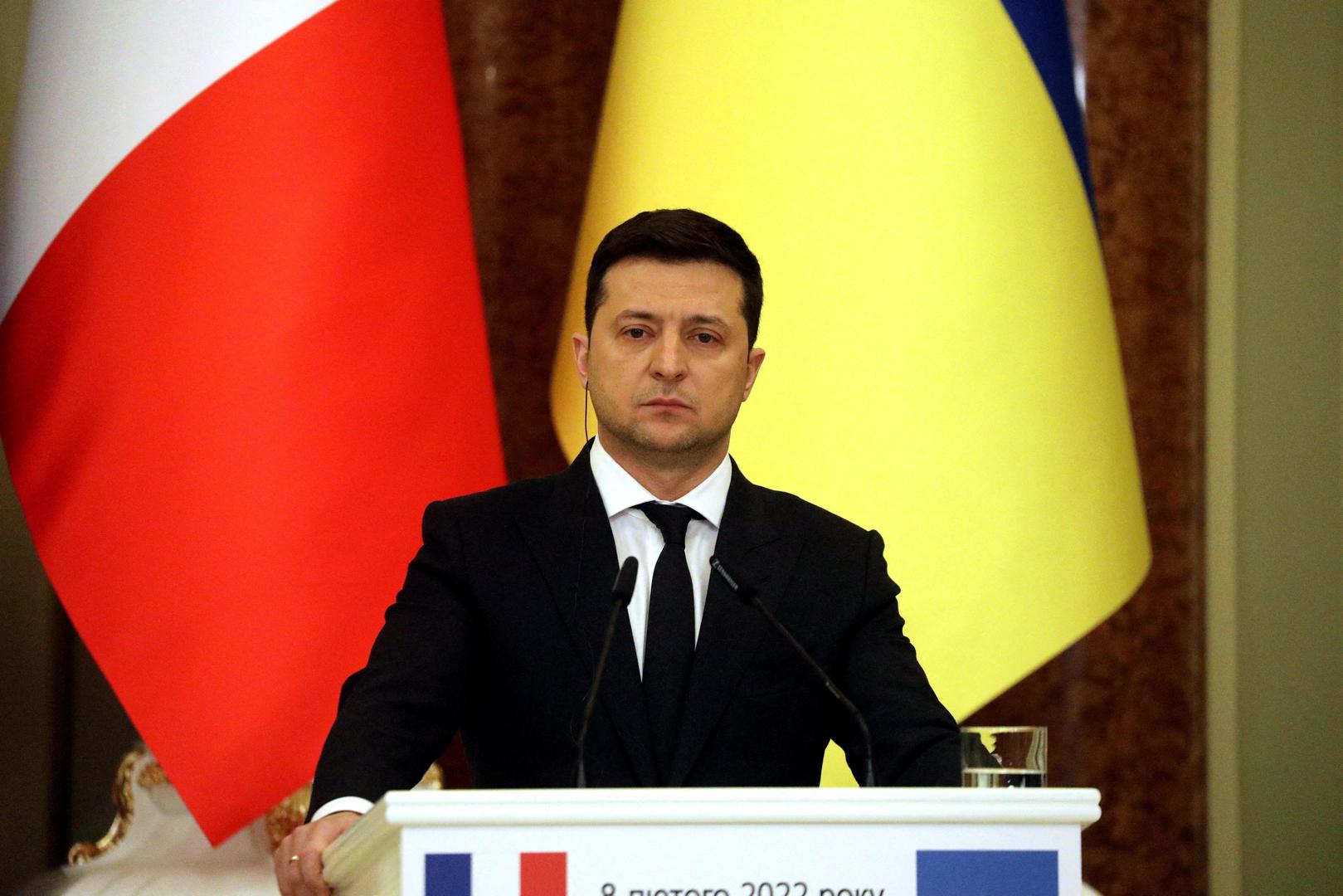 Njegova karijera prije politike bila je obilježena golemom popularnošću diljem zemlje.