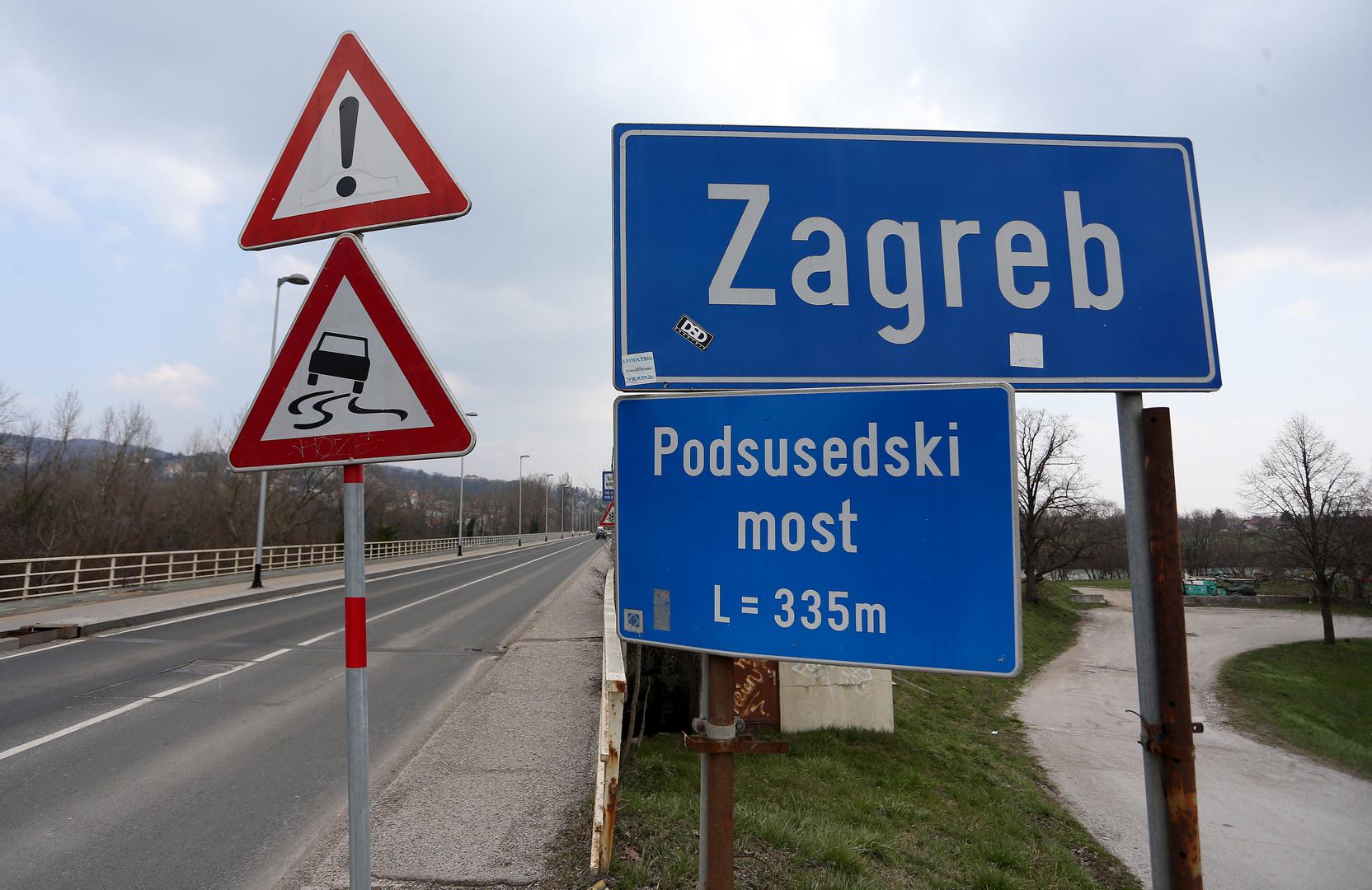 Podsusedski most, sagrađen 1982. godine, nalazi se na mjestu nekadašnjeg željezničkog mosta kojim je prometovao Samoborček, a projektirao ga je Vojislav Draganić. 