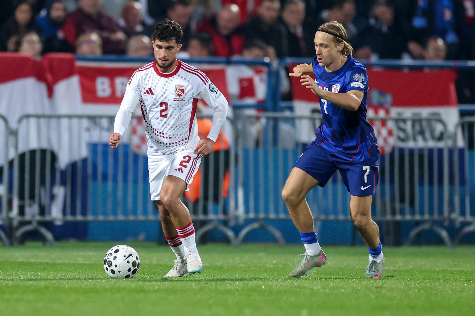 Lovro Majer odrastao je na zagrebačkom Britancu, prva dva razreda osnovne pohađao je na Pantovčaku, pa zatim išao u Osnovnu školu Petra Zrinskog. U jednom je intervjuu otkrio kako je završio hotelijersko-turističku školu te da nije nogometaš, vjerojatno bi se bavio turizmom.