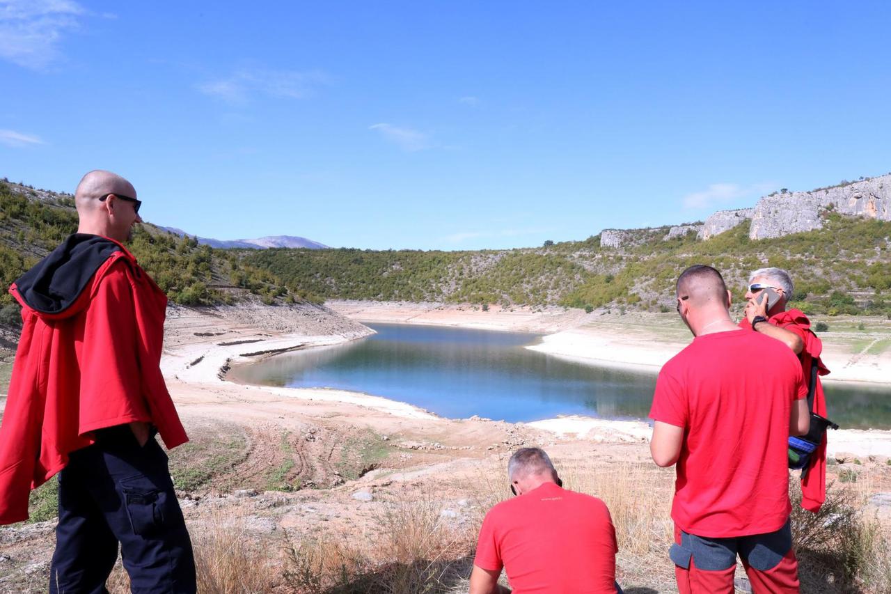 Nastavlja se potraga za dečkom nestalim kod Peručkog jezera