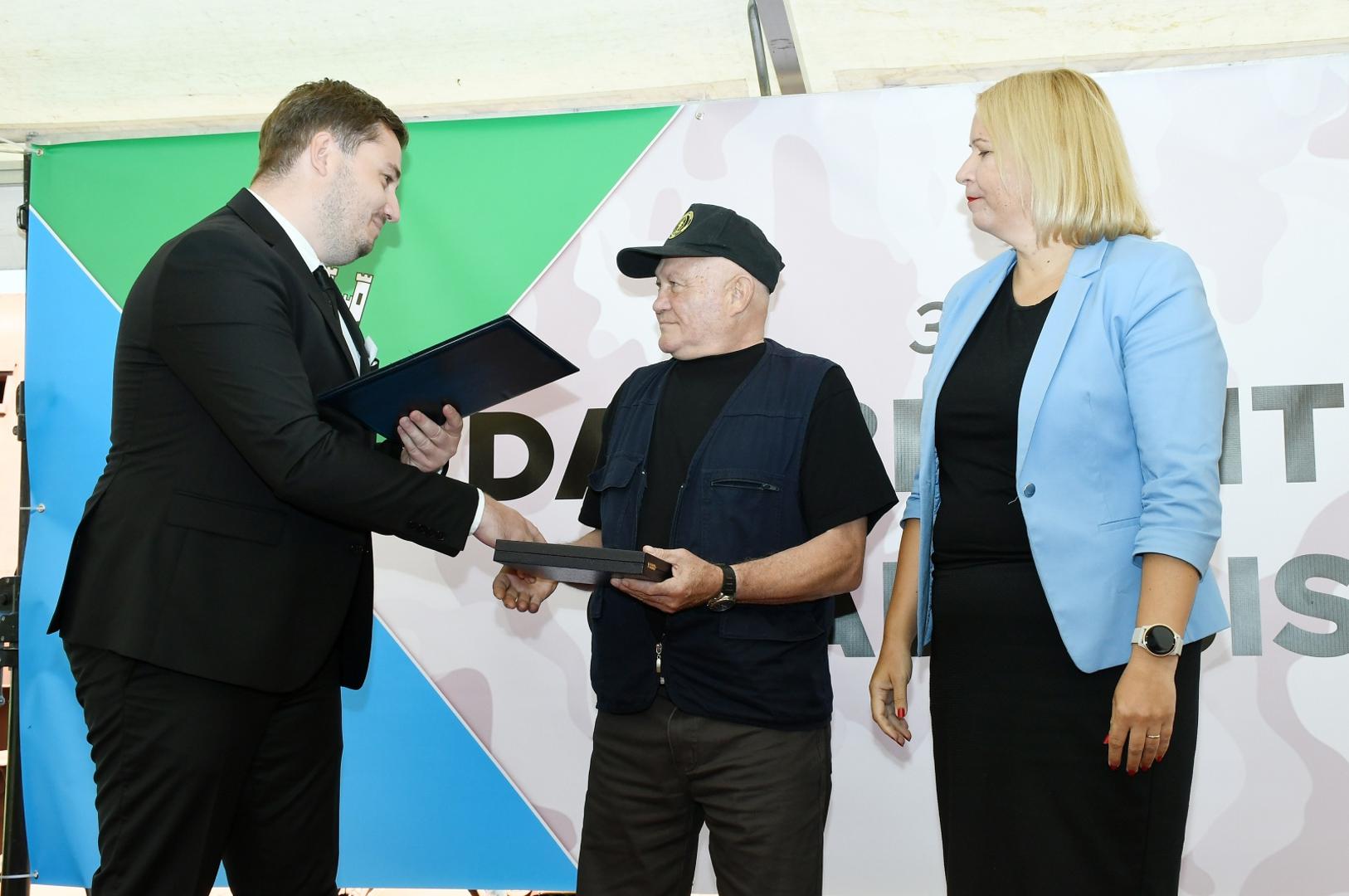 03.09.2021., Sisak - Povodom Dana branitelja grada Siska u bivsoj vojarni Barutana odrzana je svecana akademija i dodijela Plaketa Marijan Celjak - junak obrane grada Siska u Domovinskom ratu te je otvorena izlozba fotografija Mladena Knezevica-Gipsa.Photo: Nikola Cutuk/PIXSELL