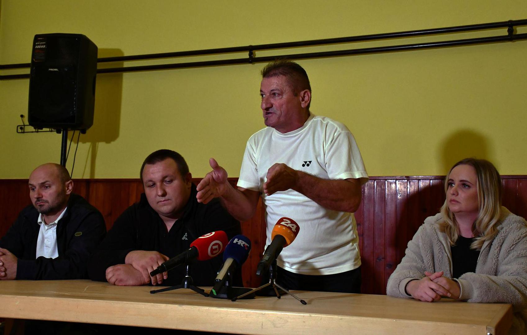 07.11.2023., Trnava - Stozer za obranu hrvatskog sela odrzao konferenciju za medije na temu africke svinjske kuge i zahtjeva za hitni sastanak s premijerom Andrejom Plenkovicem i ministricom poljoprivrede Marijom Vuckovic. Photo: Ivica Galovic/PIXSELL