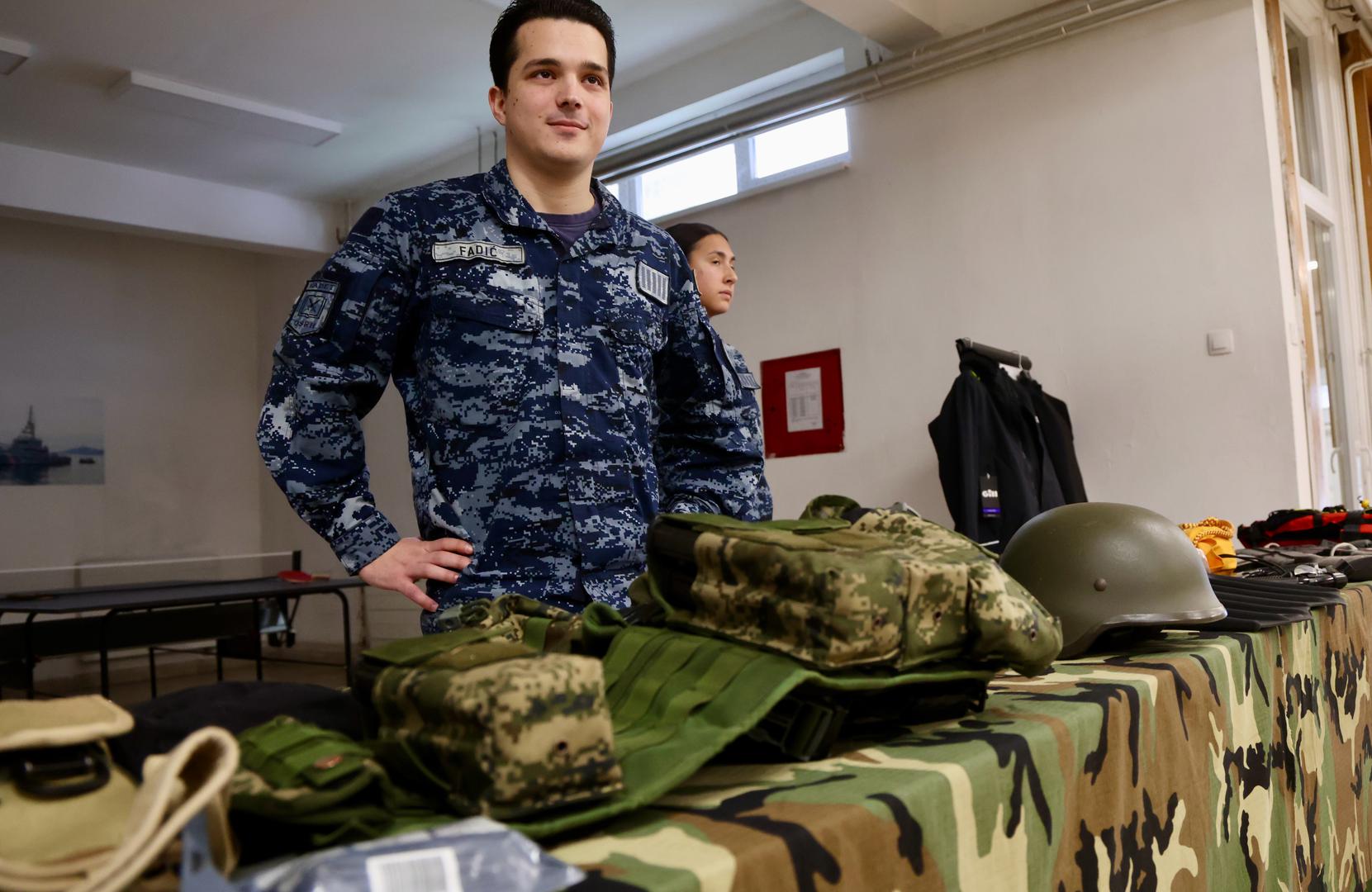 Dan otvorenih vrata Hrvatskog vojnog učilišta “Dr. Franjo Tuđman” privukao je brojne zainteresirane koji su u subotu imali priliku upoznati se s kadetskim životom, studijskim programima i vojnim zanimanjima.