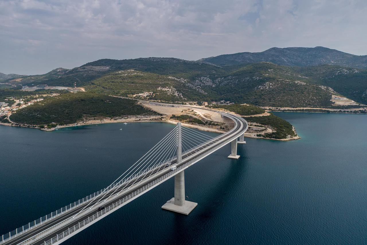 Pogled iz zraka na Pelješki most koji je pušten u promet