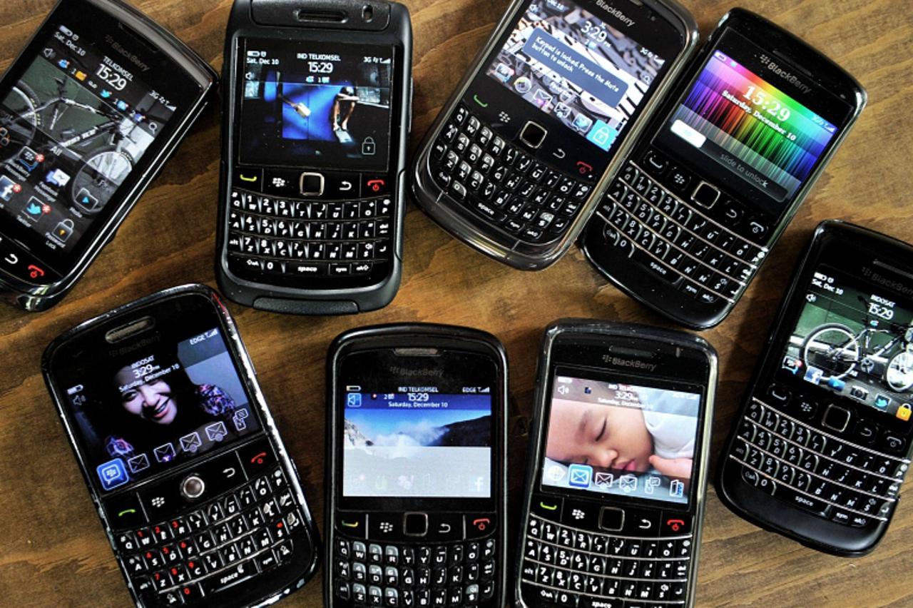 '(FILES) In this dated December 10, 2011 filed photo shows a collection of Blackberry devices at a small restaurant in Jakarta, Indonesia.  Research in Motion shares plunged June 29, 2012 a day after 