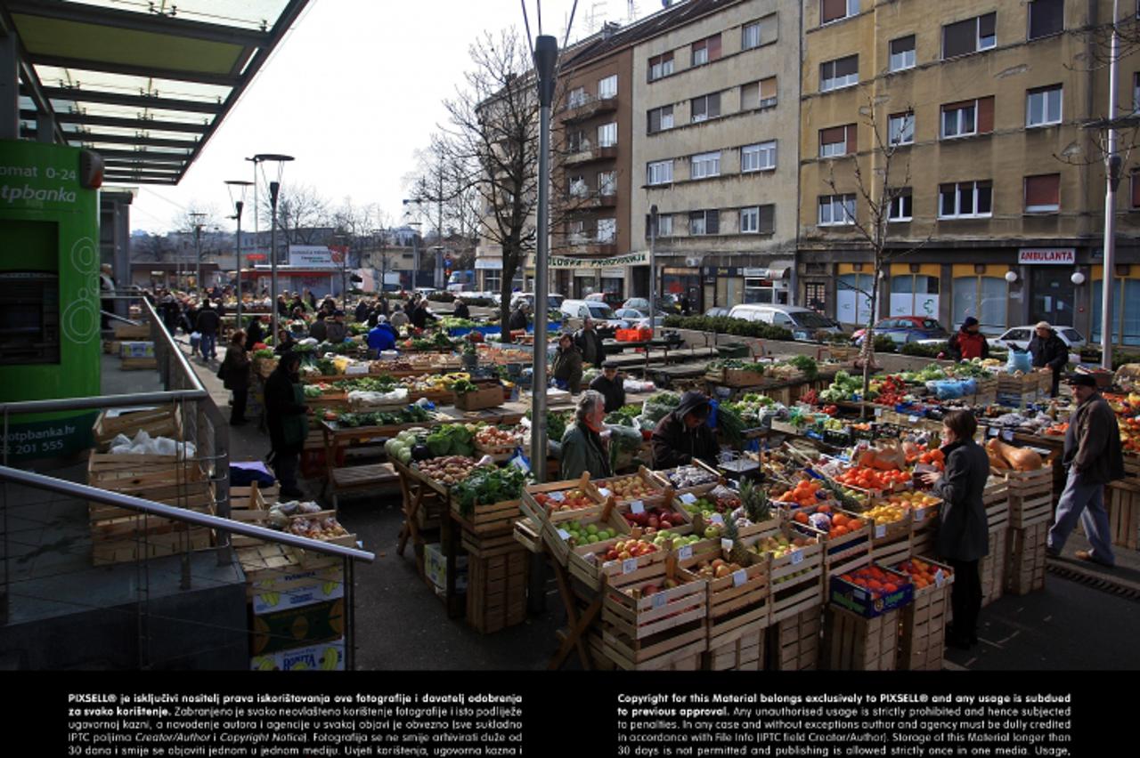 '08.02.2013., Zagreb - Sarolika ponuda voca i povrca na Branimirovoj trznici. Photo: Borna Filic/PIXSELL'