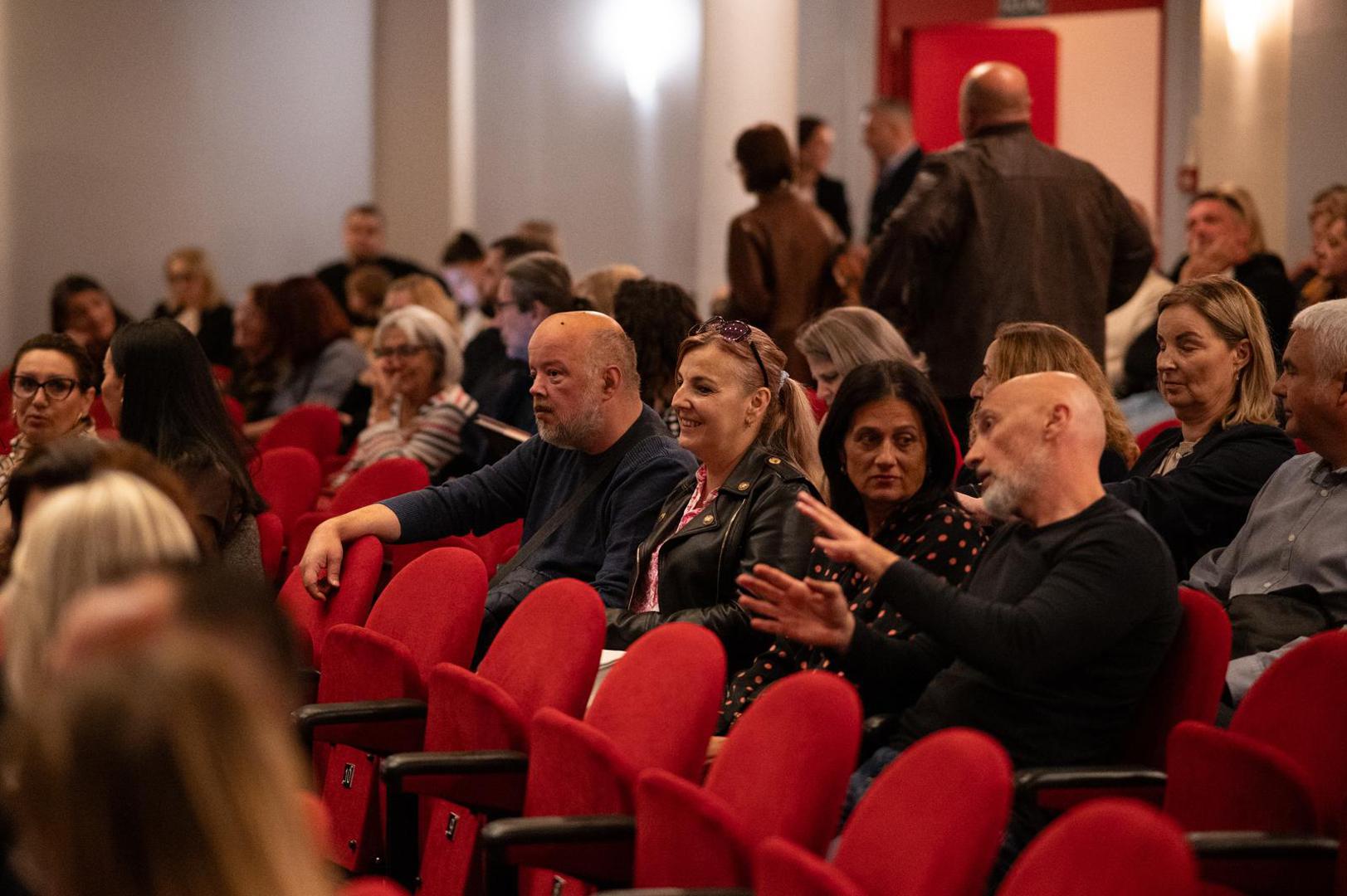 Njegova osobna trauma dodirnula je duše mnogih koji su osjetili potrebu ne samo ispričati svoju priču nego se i pokušati izliječiti.