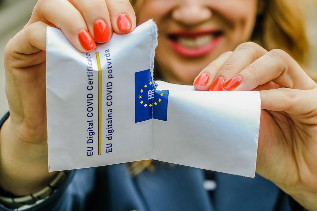 Zbogom COVID potvrdama i zaštitnim maskama