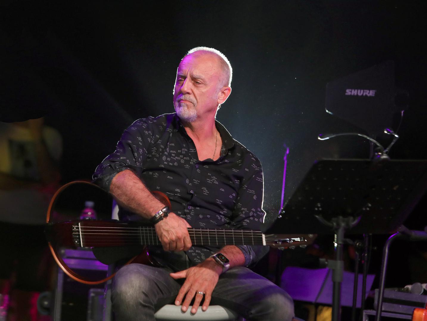 “Za Krešu sam čuo preko drugih kolega i vrlo skeptično otišao prvi put do Zaprešića. Sada imam 5 Cats gitara, što već dovoljno govori, i stalno ih koristim u studiju ili na nastupima, pa tako na koncertima vrtim čak 3 Cats gitare”, kaže Nikša Bratoš