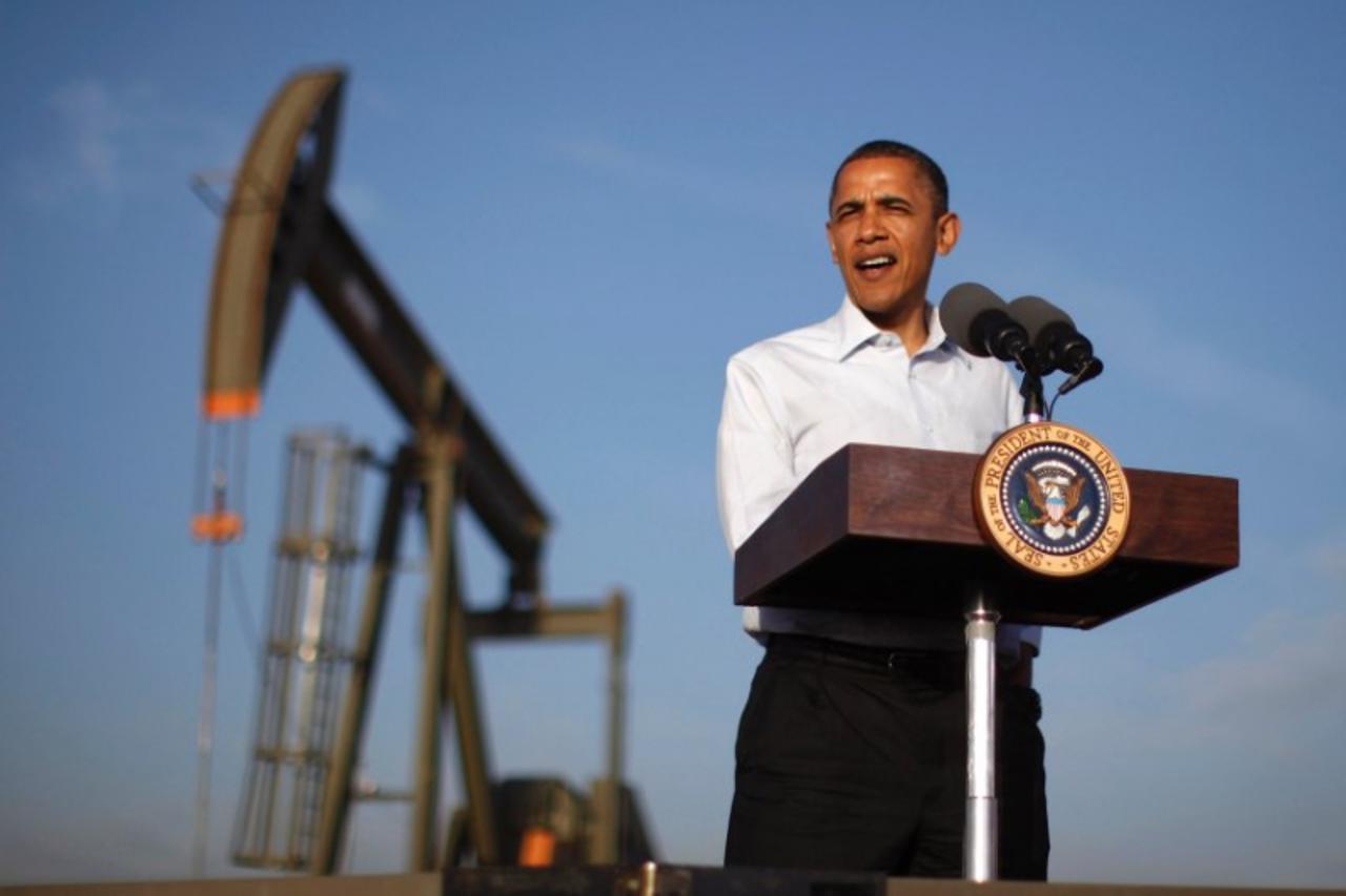 'U.S. President Barack Obama delivers remarks on energy independence at Maljamar Cooperative Association Unit in New Mexico, March 21, 2012. Obama is traveling to Nevada, New Mexico, Oklahoma and Ohio