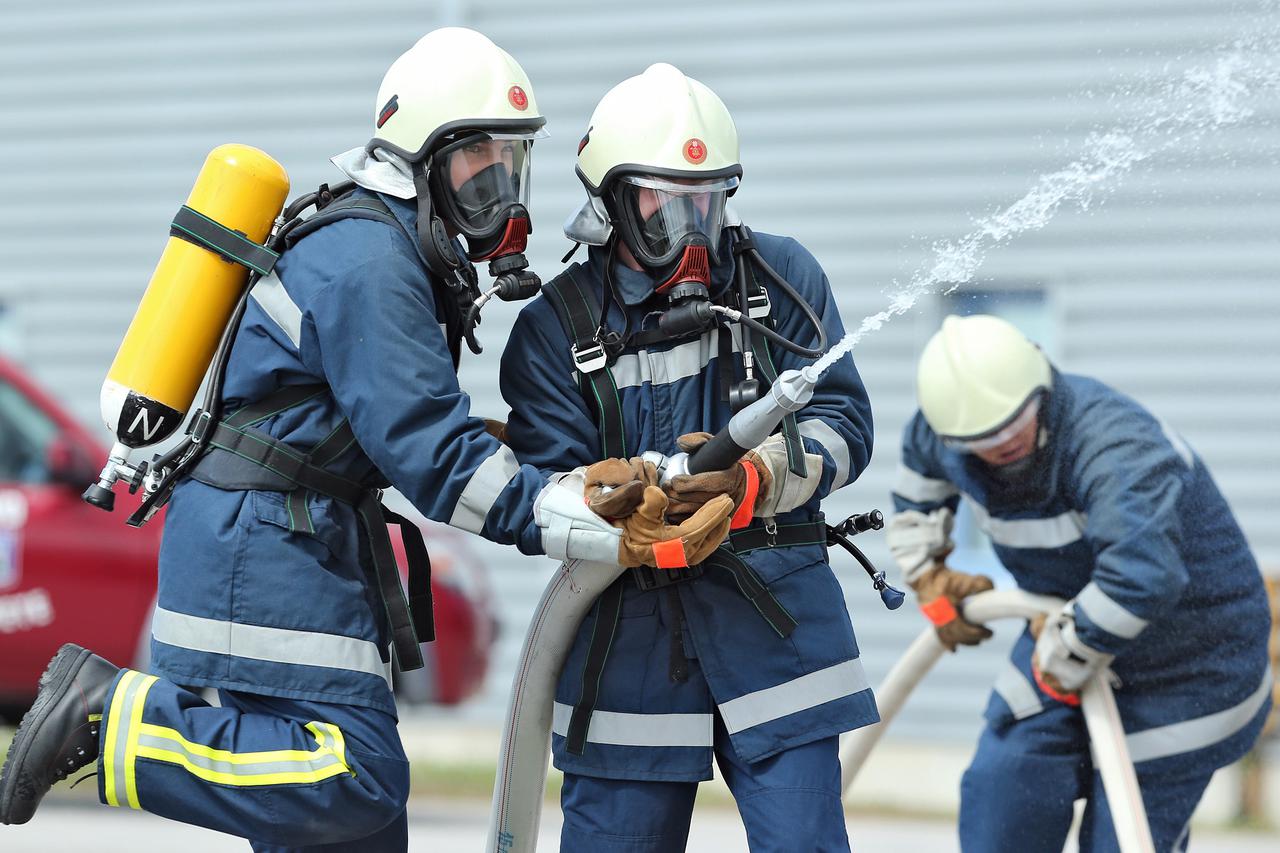 16.09.2012., Culinecka 287, Zagreb - Natjecanje u znanju, spretnosti i izdrzljivosti vatrogasne zajednice grada Zagreba odrzalo se na sportskim terenima Zagrebackih otpadnih voda.  Photo: Sanjin Strukic/PIXSELL