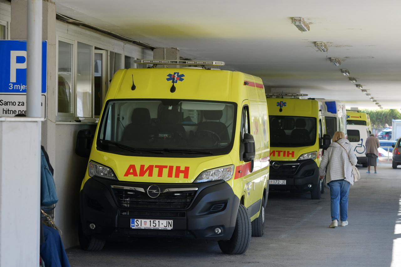 Šibenik: Podrška djelatnicima Hitne pomo?i u Šibeniku uz zvuk sirena