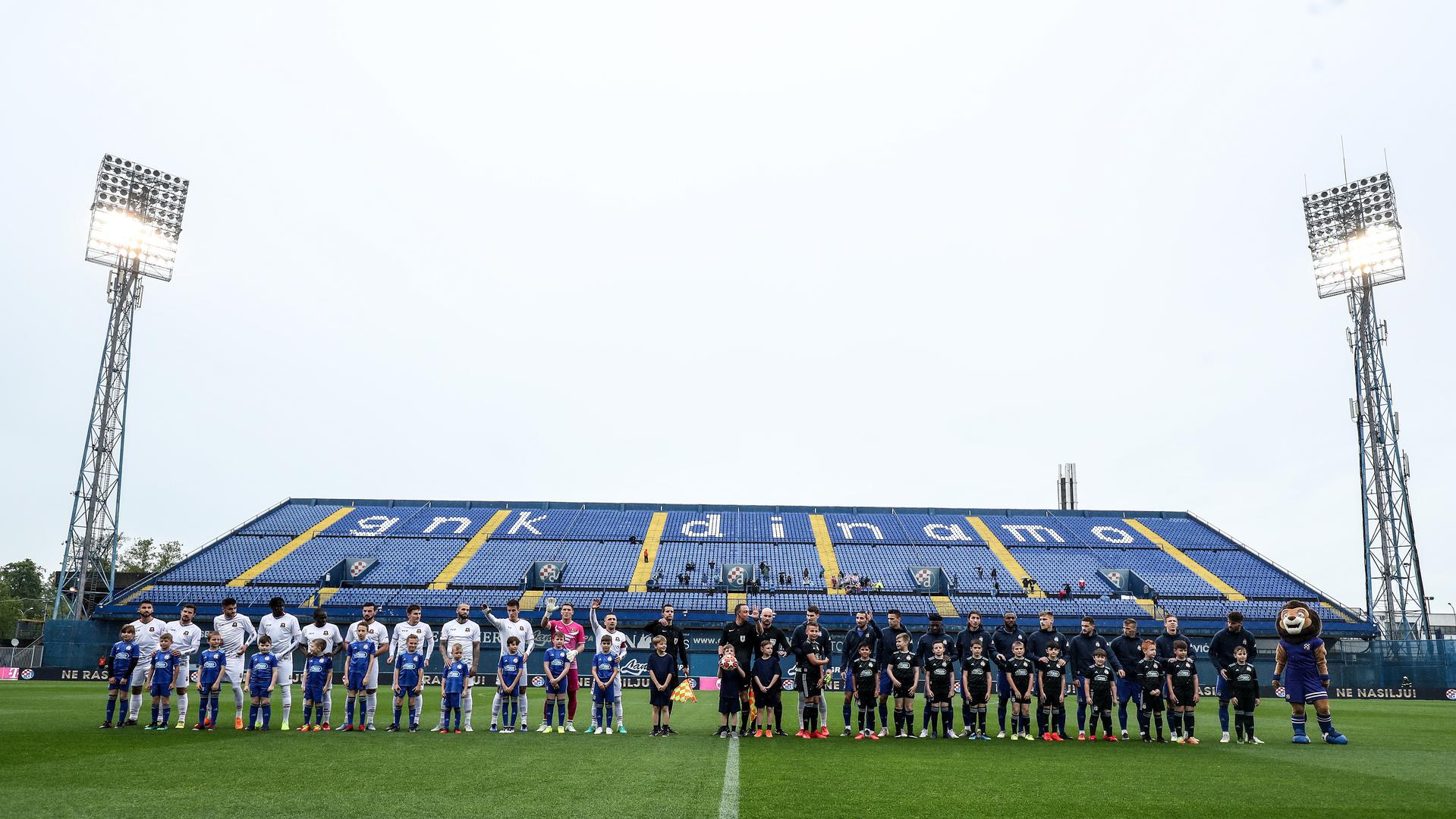 Oni su pružili odličnu predstavu, ali atmosfera koja podsjeća na županijske lige, razgovor igrača, trenera, sve se moglo čuti putem prijenosa. 

