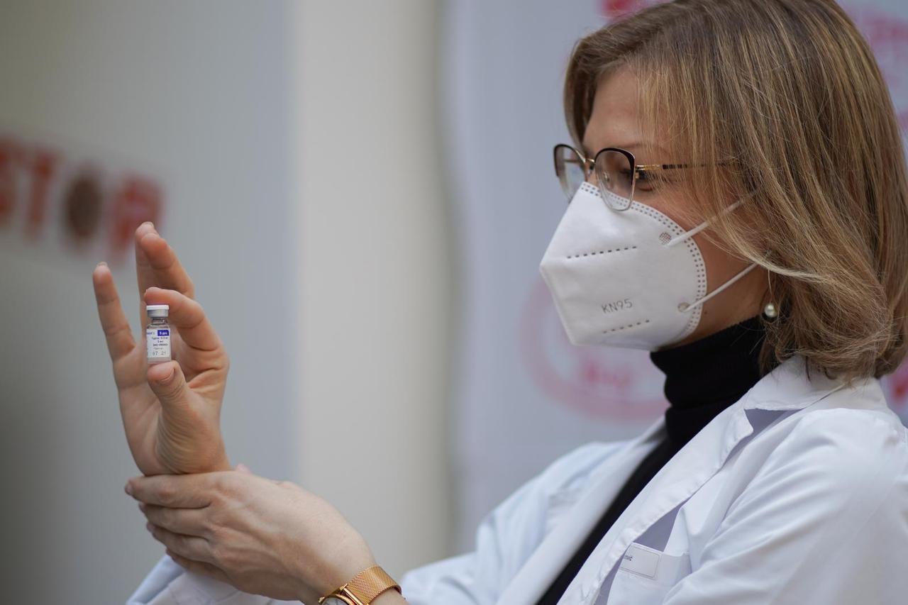 U BiH počelo cijepljenje protiv koronavirusa ruskim Sputnjikom V