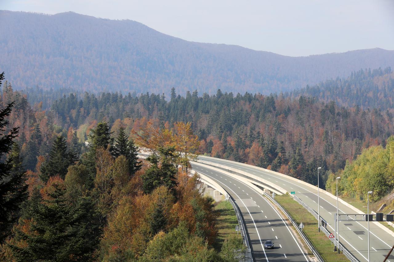 Pogled na autocestu A6 kod Fužina