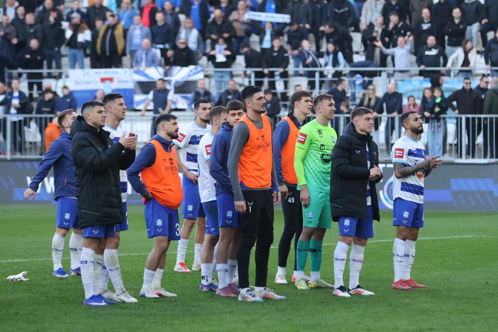 Njegov povratak u rodni grad poklopio se s važnom pobjedom "bijelo-plavih" od 2:0, kojoj je svjedočilo 5.682 gledatelja. Šuker, kojeg se rijetko može vidjeti u Hrvatskoj otkako je napustio čelnu poziciju u Savezu, utakmicu je gledao u društvu zamjenika osječkog gradonačelnika, Dragana Vulina.
