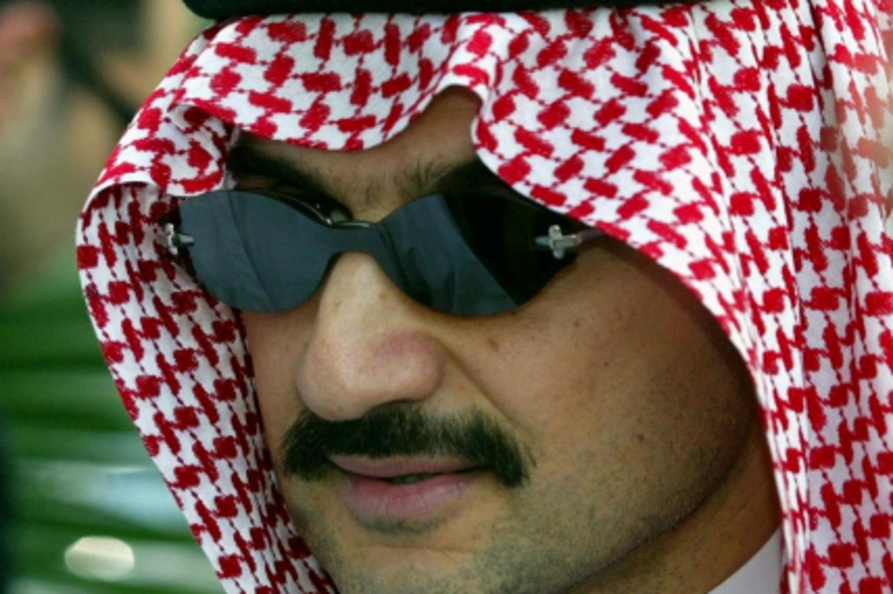 \'(FILES) -- File picture dated October 29, 2002 shows Saudi Prince Walid bin Talal bin Abdul Aziz in Dubai. The Saudi billionaire and his Kingdom Holding Company announced a combined investment of $3