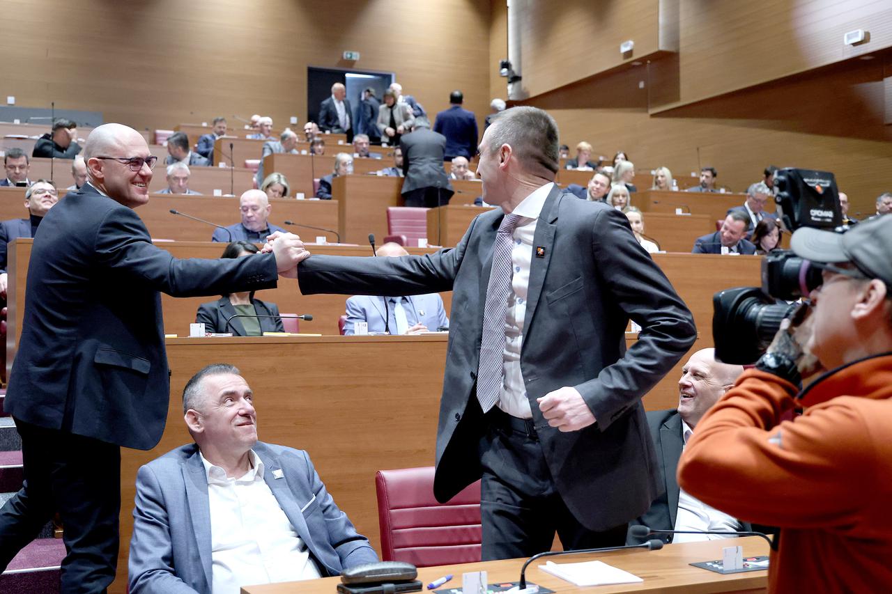 Zagreb: Srdačan pozdrav Ivana Penave i Josipa Dabre u sabornici