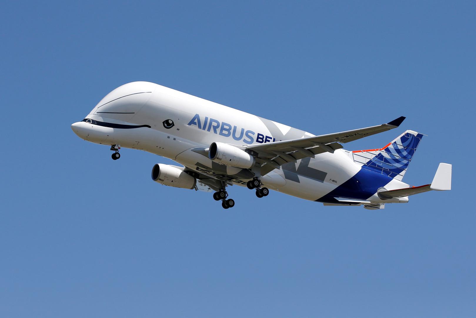 Airbus 'BelugaXL odradio je svoj prvi let kružeći nebom u jugozapadnoj Francuskoj.