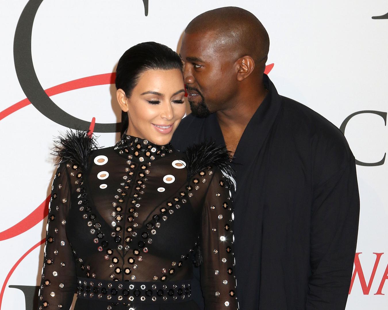 Iako se odavno zna da je za njezin iznenada zavidan modni stil zaslužan suprug Kanye West, reality zvijezda Kim Kardashian tek je sad priznala sve i otkrila kako je reper “počistio” njezin ormar. 