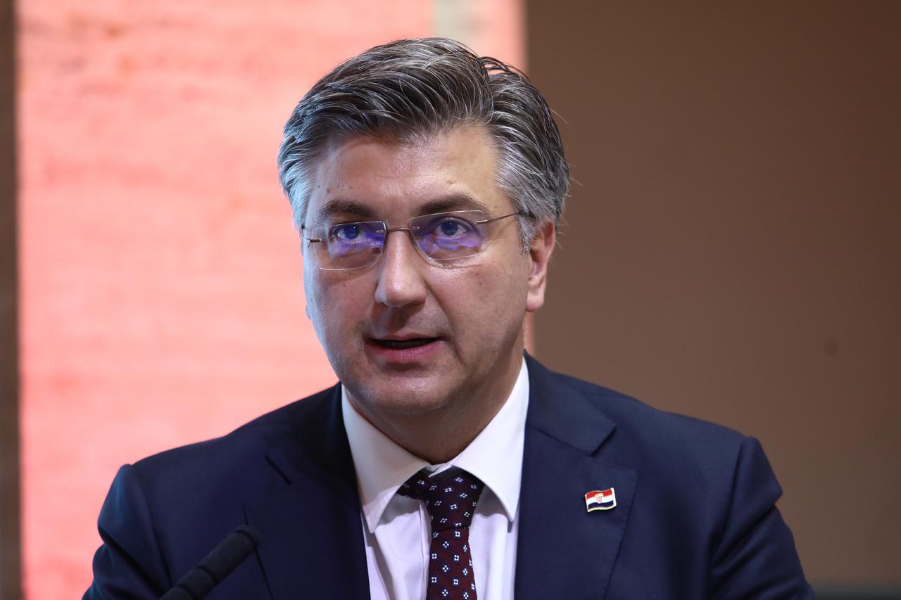 Zagreb: Konferencija "Hrvatska kao dio eurozone", intervju s predsjednikom Vlade Andrejom Plenkovićem