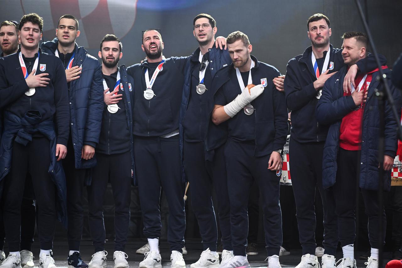 Zagreb: Hrvatska rukometna reprezentacija stigla na svečani doček na Trgu bana Josipa Jelačića