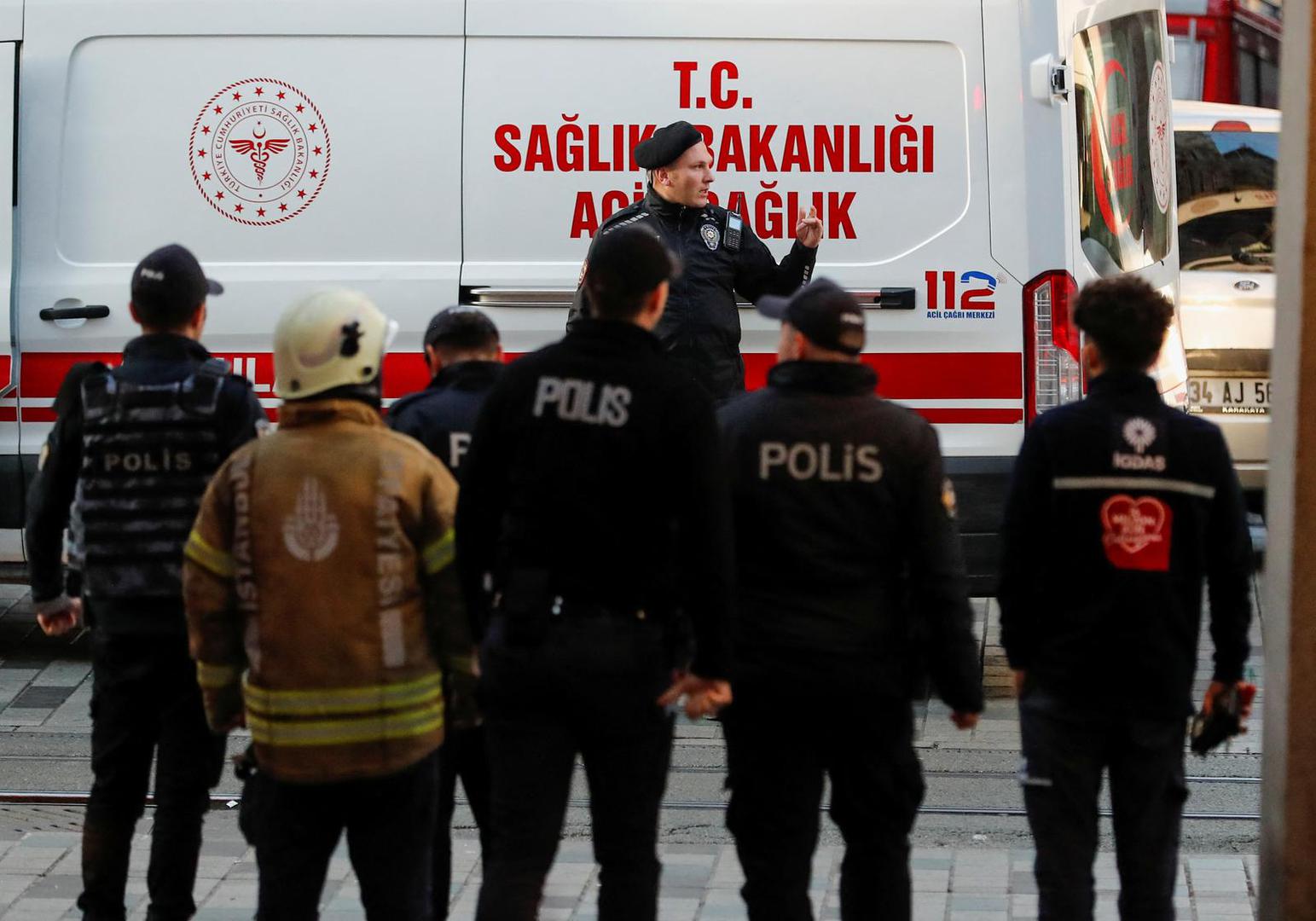 Police officers and rescue members work after an explosion on busy pedestrian Istiklal street in Istanbul, Turkey, November 13, 2022. REUTERS/Kemal Aslan Photo: KEMAL ASLAN/REUTERS
