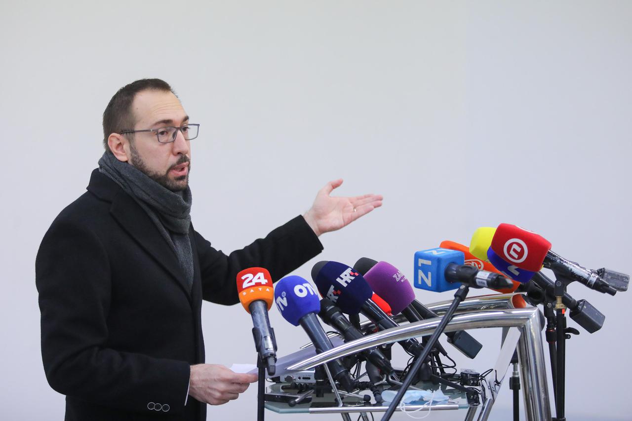 Zagreb: Tomislav Tomašević obišao nove paviljona za cijepljenje na Velesjamu