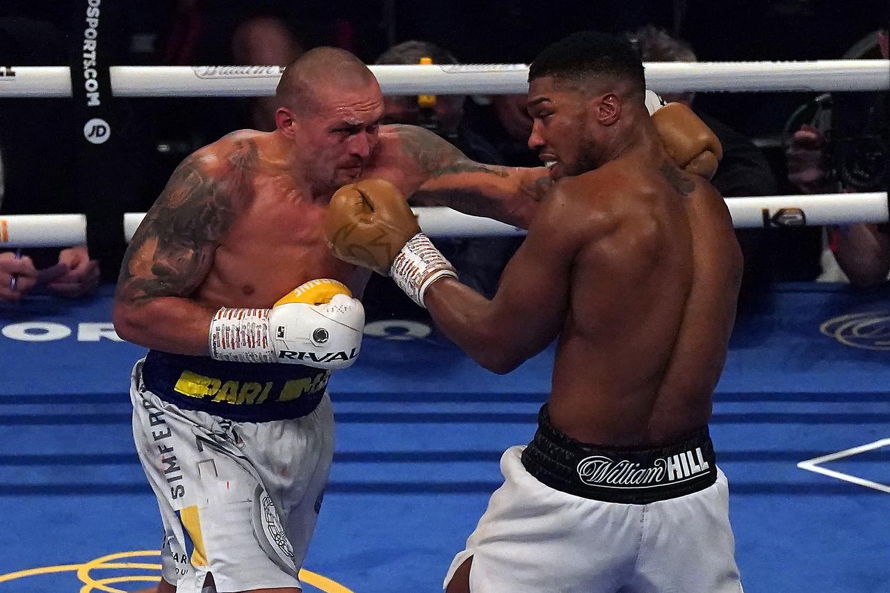 Oleksandr Usik pobijedio Anthonyja Joshuu i postao teškaški prvak svijeta