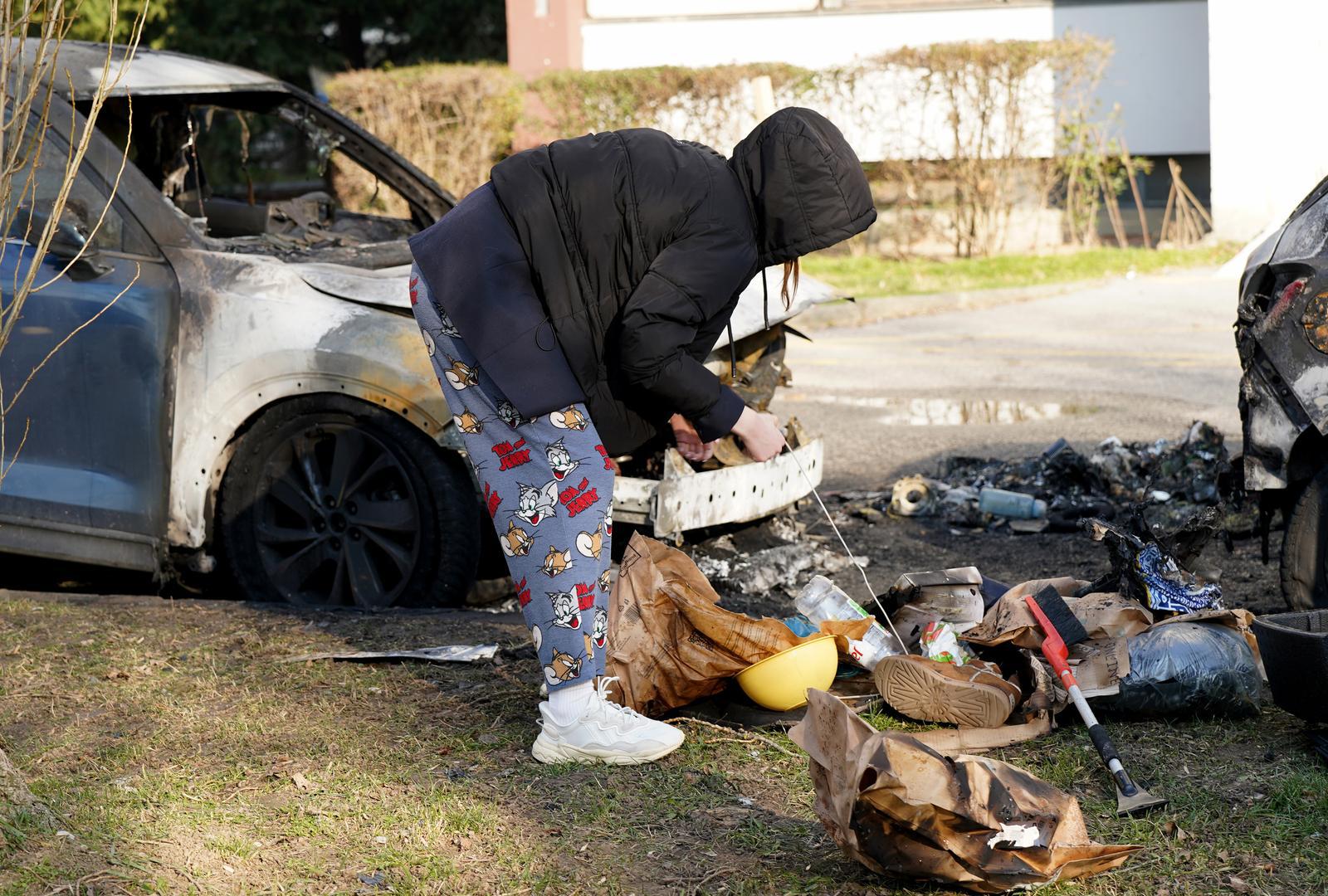 Visina materijalne štete za sada nije utvrđena, dodaje policija te napominje kako slijedi očevid.