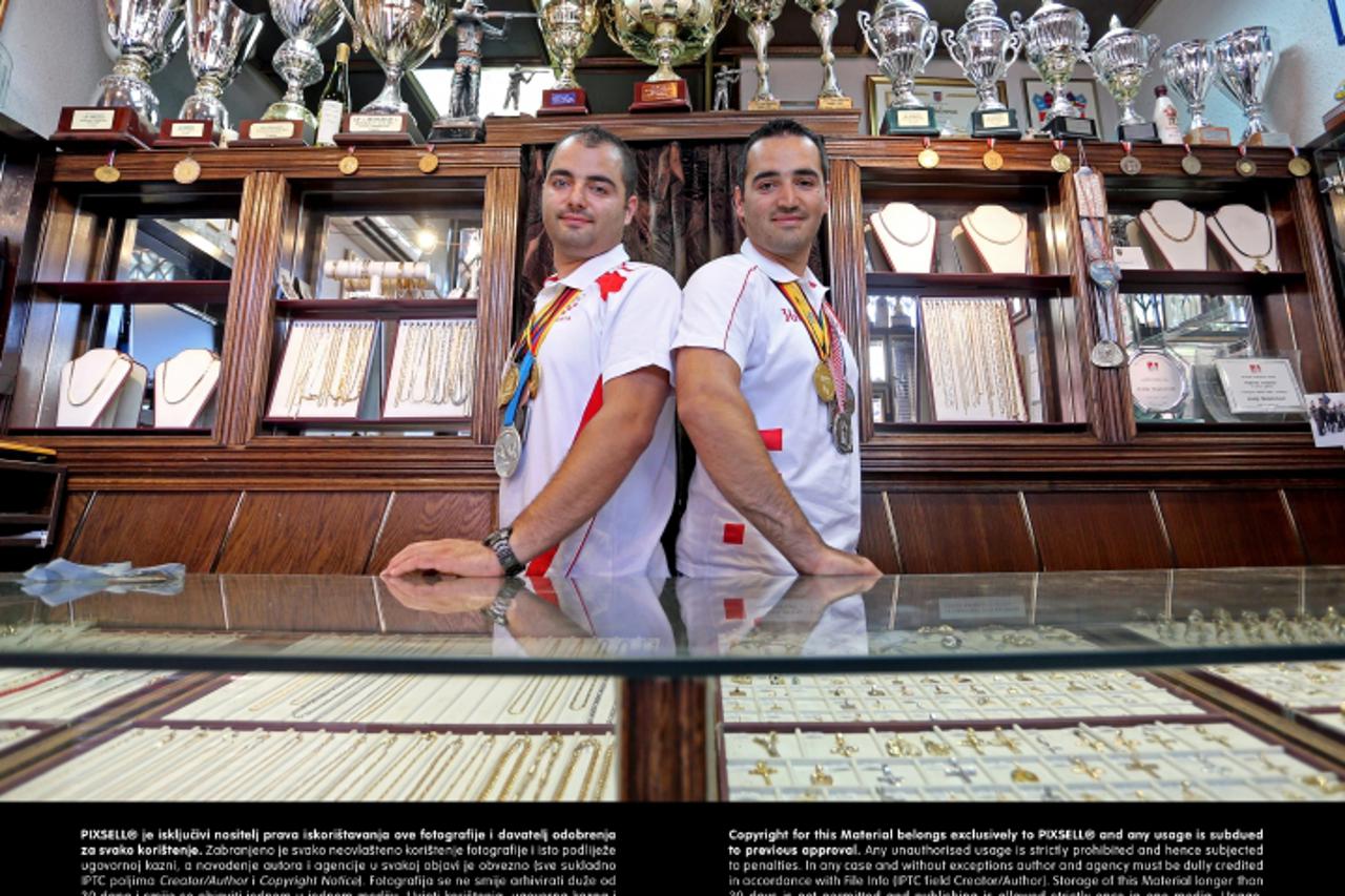 'SPECIJAL MAX 06.08.2013., Zagreb - Josip Glasnovic novi je europski prvak u gadjanju letecih meta, u disciplini trap. Na EP-u u njemackom Suhlu Josip  je osvojio zlato. Braca Glasnovic dosad su osvoj