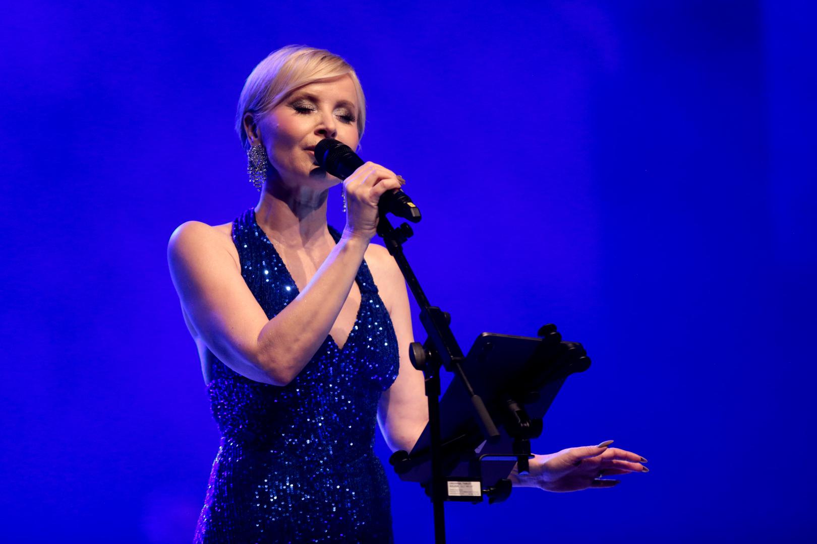 Otpjevala je tada sebi najdraže pjesme kojima se slavi taj najradosniji blagdan, a koje je objavila na istoimenom albumu, „Božić s Danijelom“.