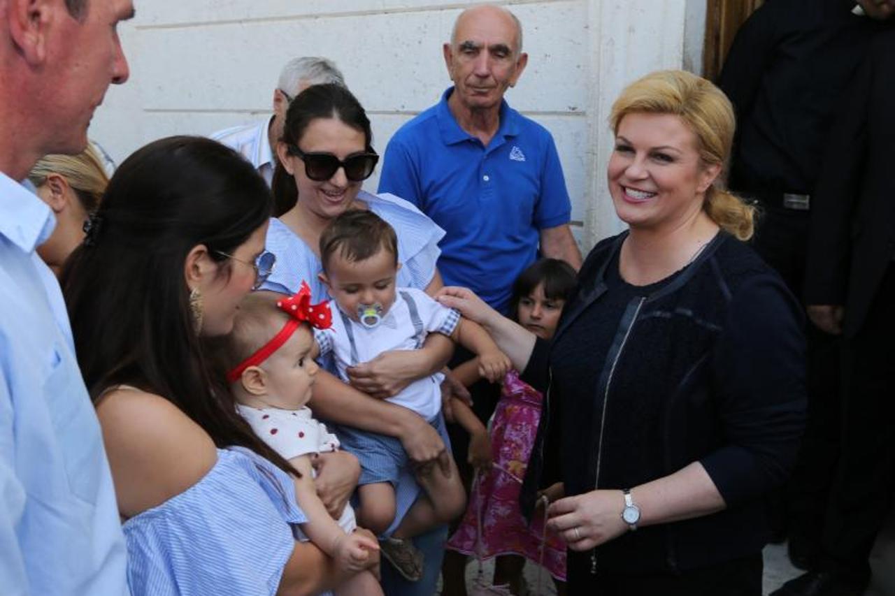 Predsjednica Kolinda Grabar-Kitarovic tijekom jutra boravila u Solinu 