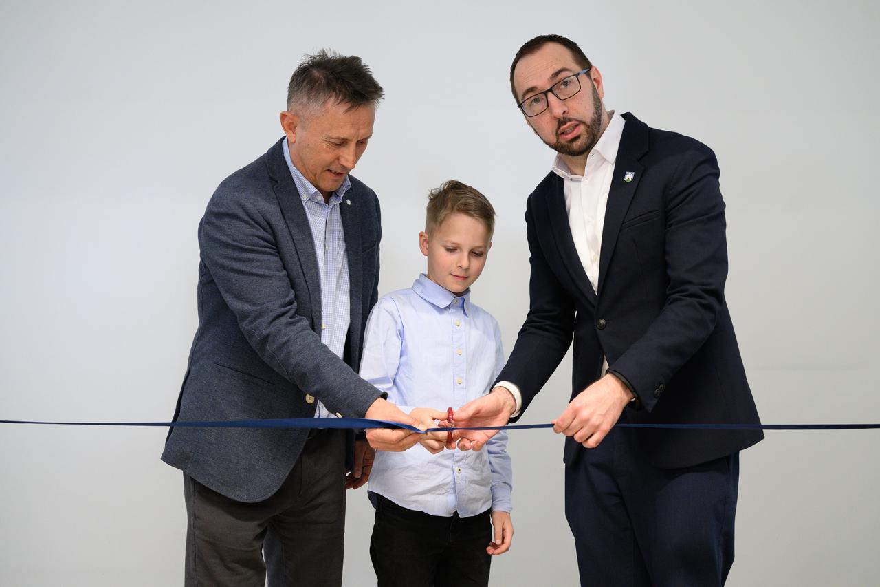 Zagreb: Gradonačelnik Tomašević otvorio rekonstruiranu i nadograđenu školu Kupinečki Kraljevec