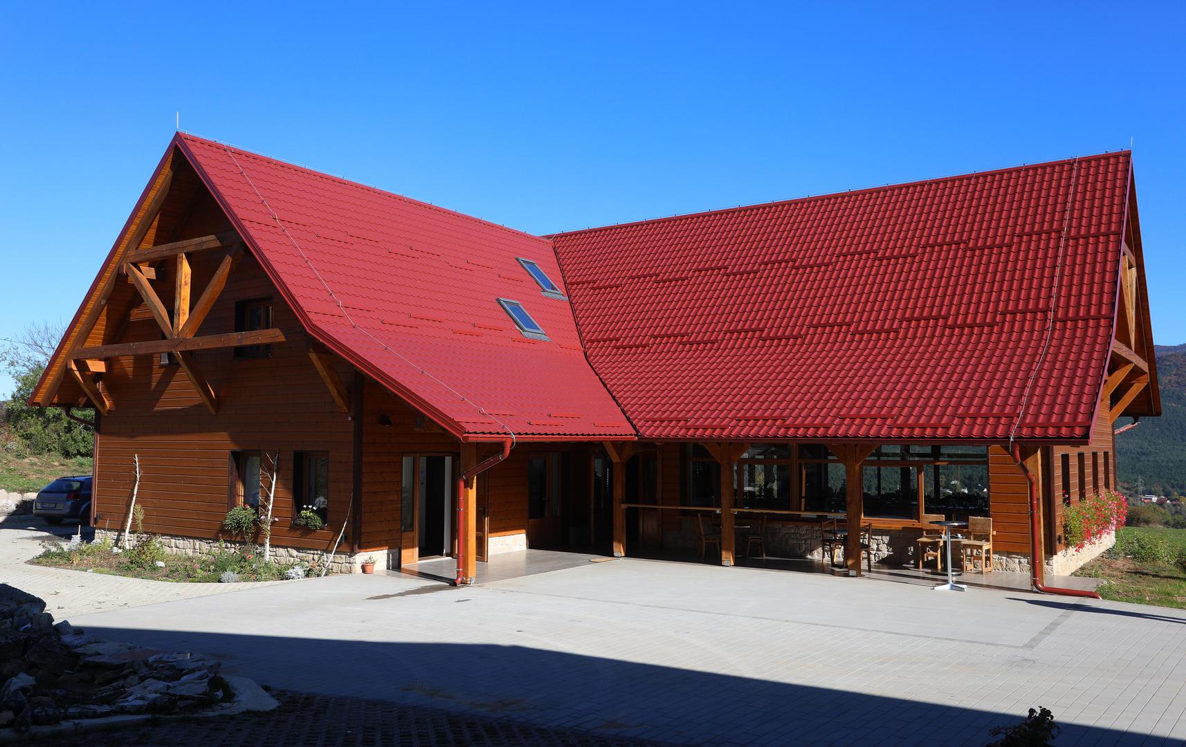 20.10.2021., Korenica - Pansion Mrzlingrad i restoran La Ursula u naselju Vrelo Korenicko novo je turisticko odmoriste u blizini Plitvickih jezera.