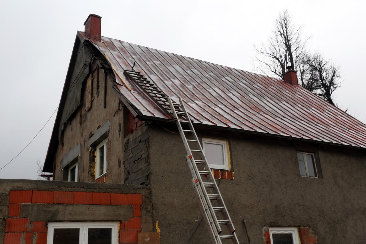 kuća pao s krova