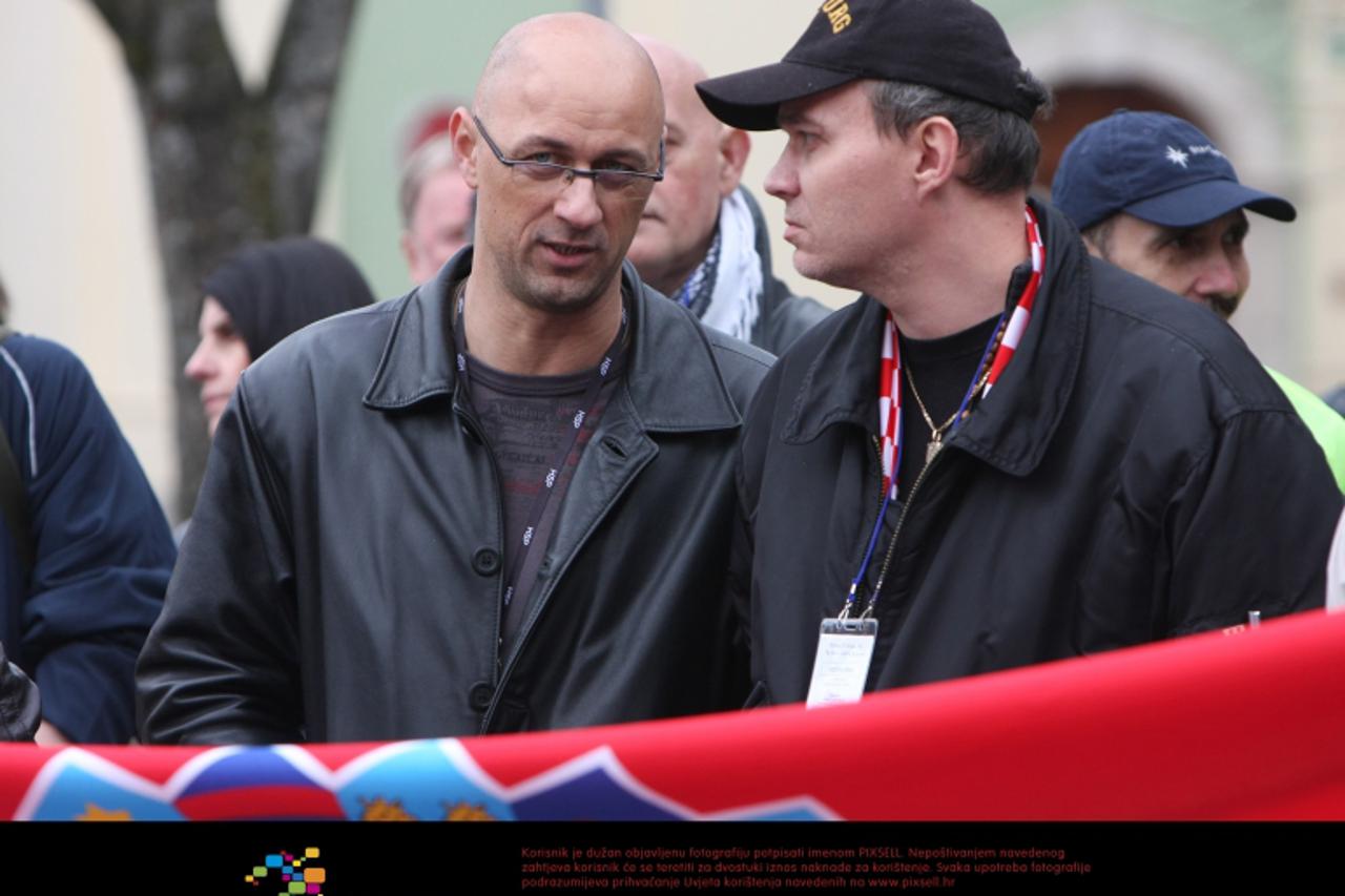 '19.03.2011. Karlovac - Braniteljski prosvjed u Karlovcu okupio dvjestotinjak branitelja. Skup koji je trajao dva sata protekao mirno. Drazen Bogovic (lijevo) organizator prosvjeda. Photo: Kristina St