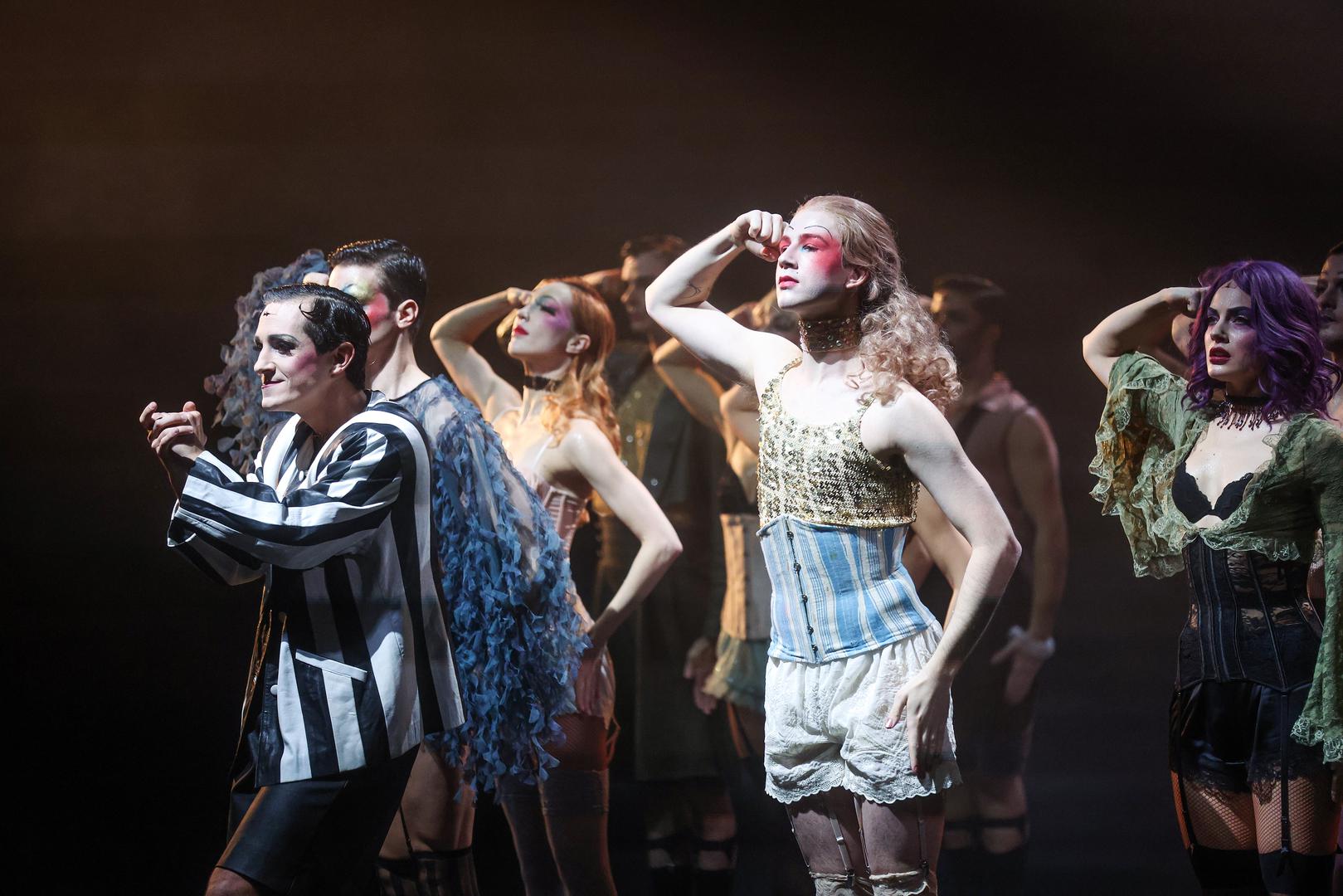 Prva premijerna predstava na novoj sceni Hrvatskoga narodnog kazališta, HNK2, bio je mjuzikl "Cabaret" u režiji i koreografiji Lea Mujića