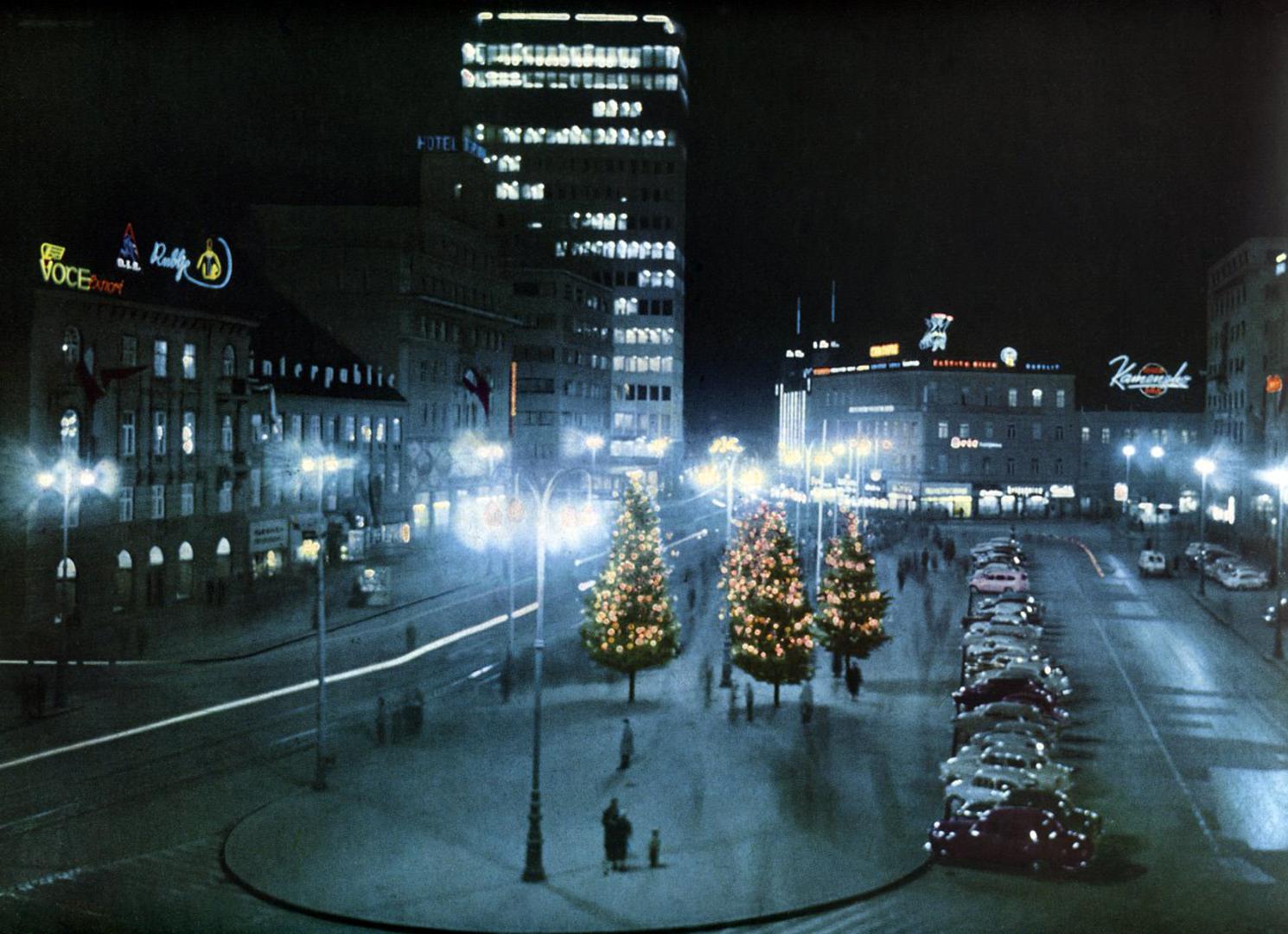 Novogodišnja noć na Trgu Republike, 1965. 