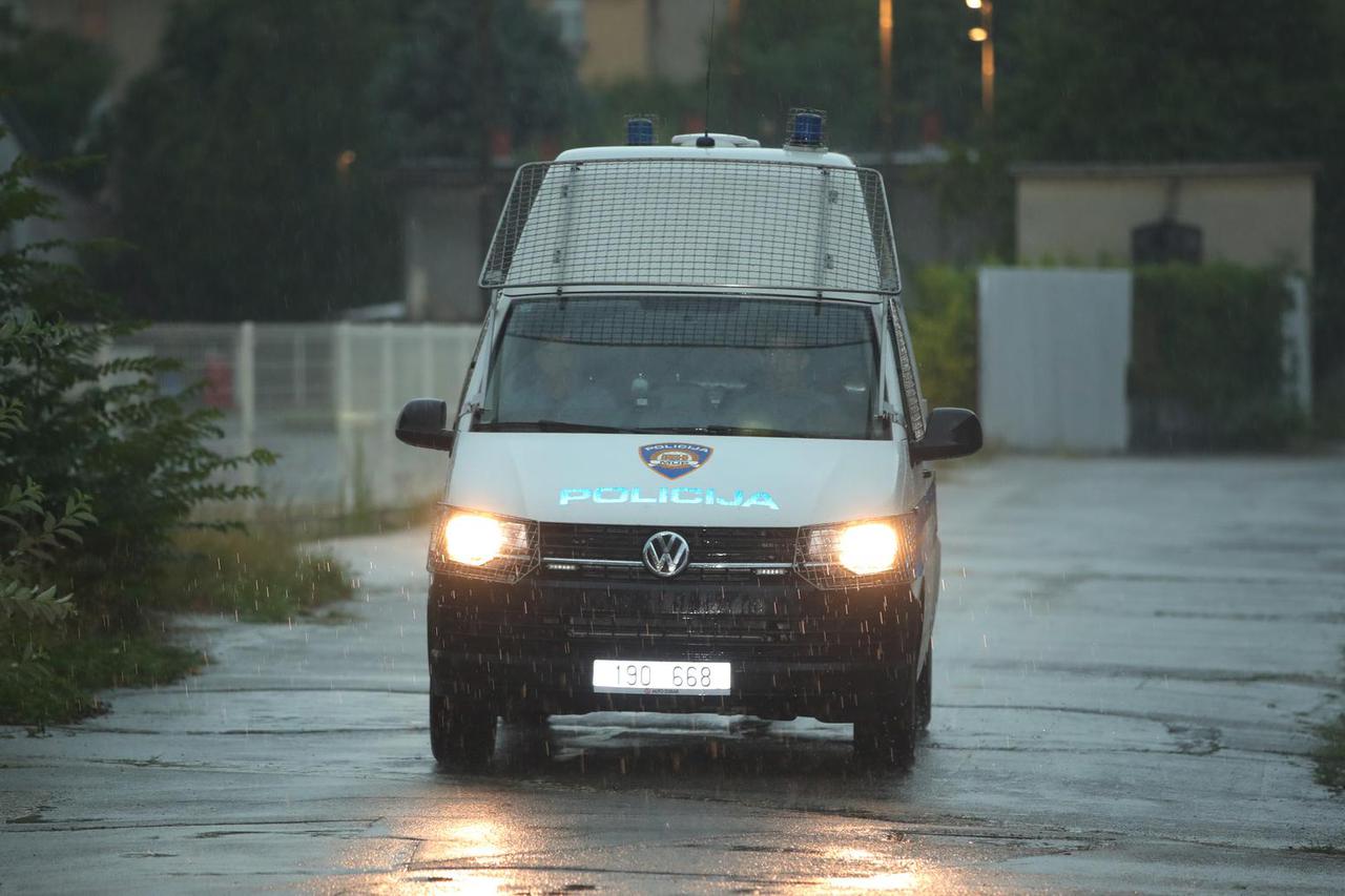 Zagreb: Tolušić uhićen, u Ured europskog tužitelja stigao je policijski kombi, stigli i odvjetnici