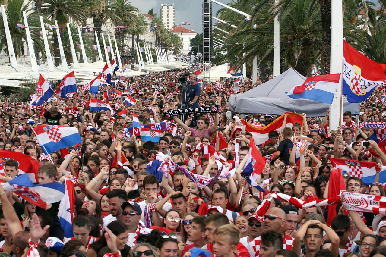 Brojni Splićani dočekali Kalinića , Perišića, Rebića, Strinića i Bradarića na rivi