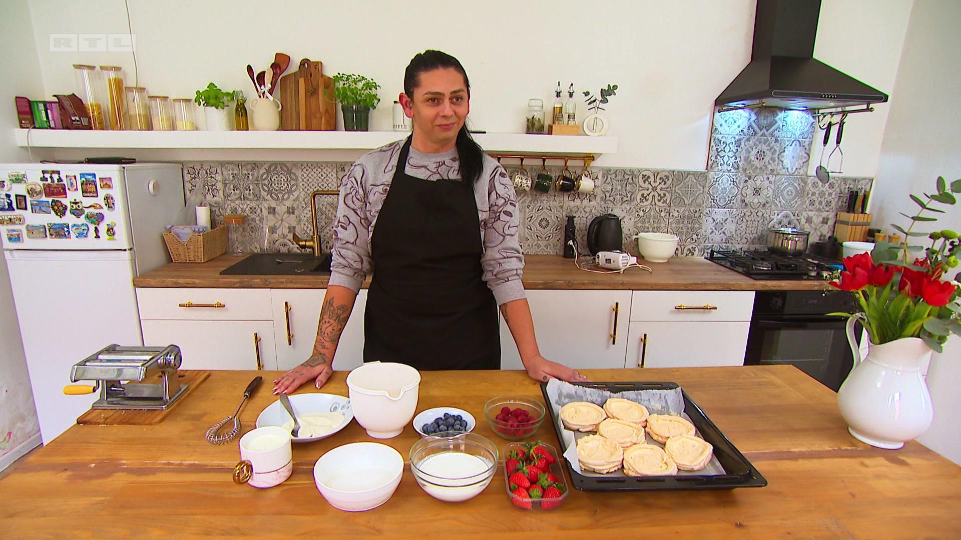 Nakon što je završio frizersku školu preselio je u Zagreb, a zatim se vratio u Slavoniju gdje planira pokrenuti svoj biznis, a osim što se bavi friziranjem, bavi se i raznim dekoracijama i renovacijama pa je tako sam renovirao kuhinju, a sada mu je sljedeći projekt renovacija vikendice.