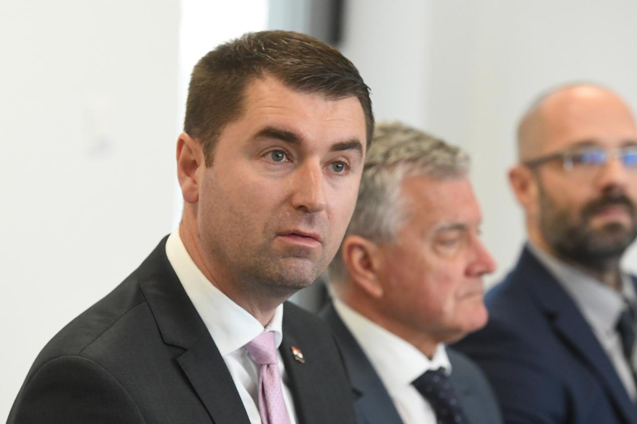 Potpisivanje dodataka osnovnog Ugovora o sufinanciranju Projekta uspostave cjelovitog  i održivog sustava gospodarenja otpadom na području Sibensko-kninske zupanije 