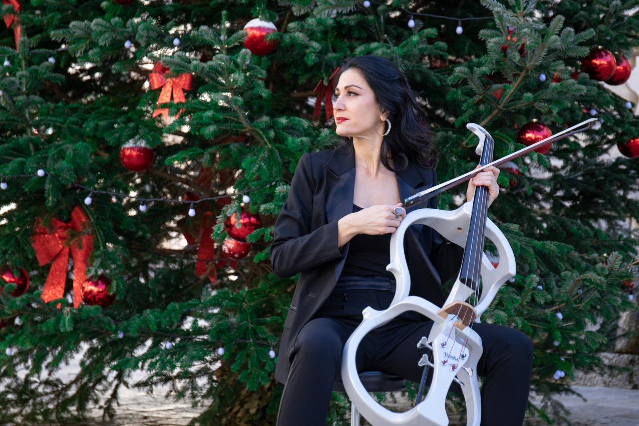 Dubrovnik: Ana Rucner snima božićni spot ispred crkve svetog Vlaha